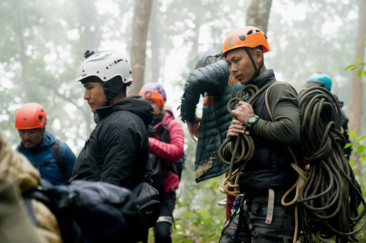 Climbers equipped with safety gear on Everest Climbers equipped with safety gear on Everest