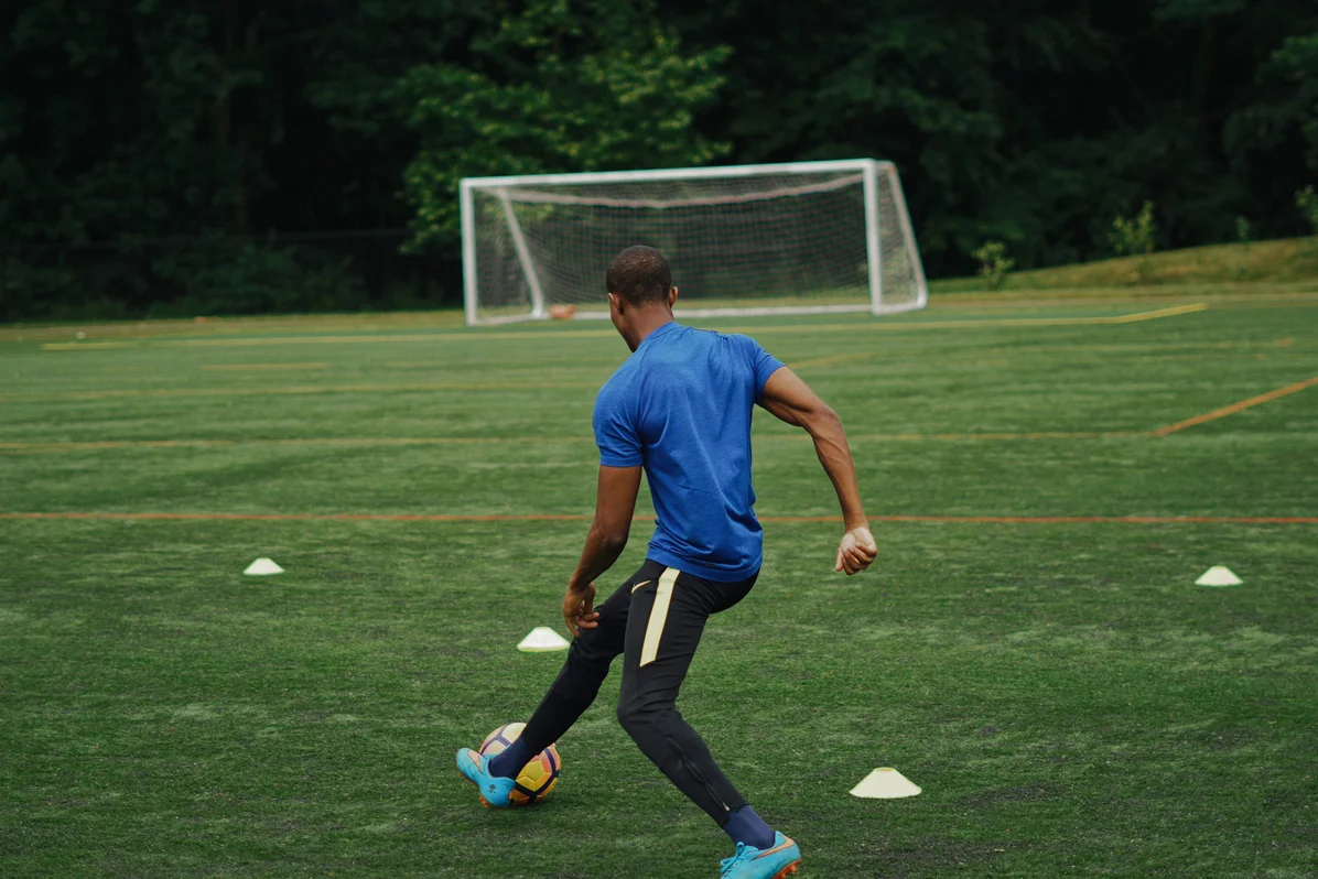 Illustration of soccer speed workout exercises including step-ups and lunges Illustration of soccer speed workout exercises including step-ups and lunges